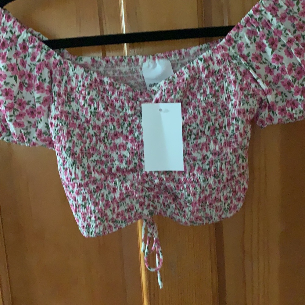 NWT Skylar +Madison Off shoulder crop top
